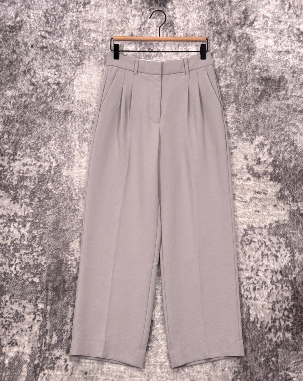 Aritzia The Effortless Pants 4 Short Womens Gray Crepette Pleated Trouser